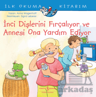 İnci Dişlerini Fırçalıyor Ve Annesi Ona Yardım Ediyor